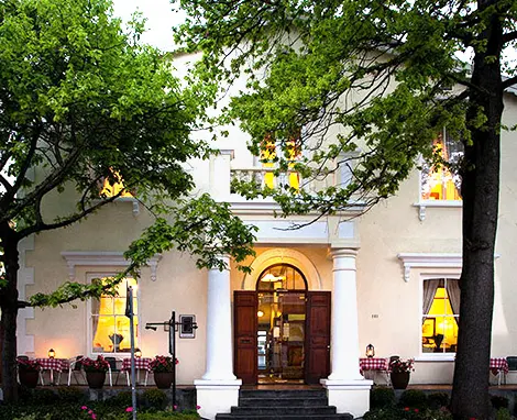 Eendracht Hotel - Hotel & Apartments in Stellenbosh
